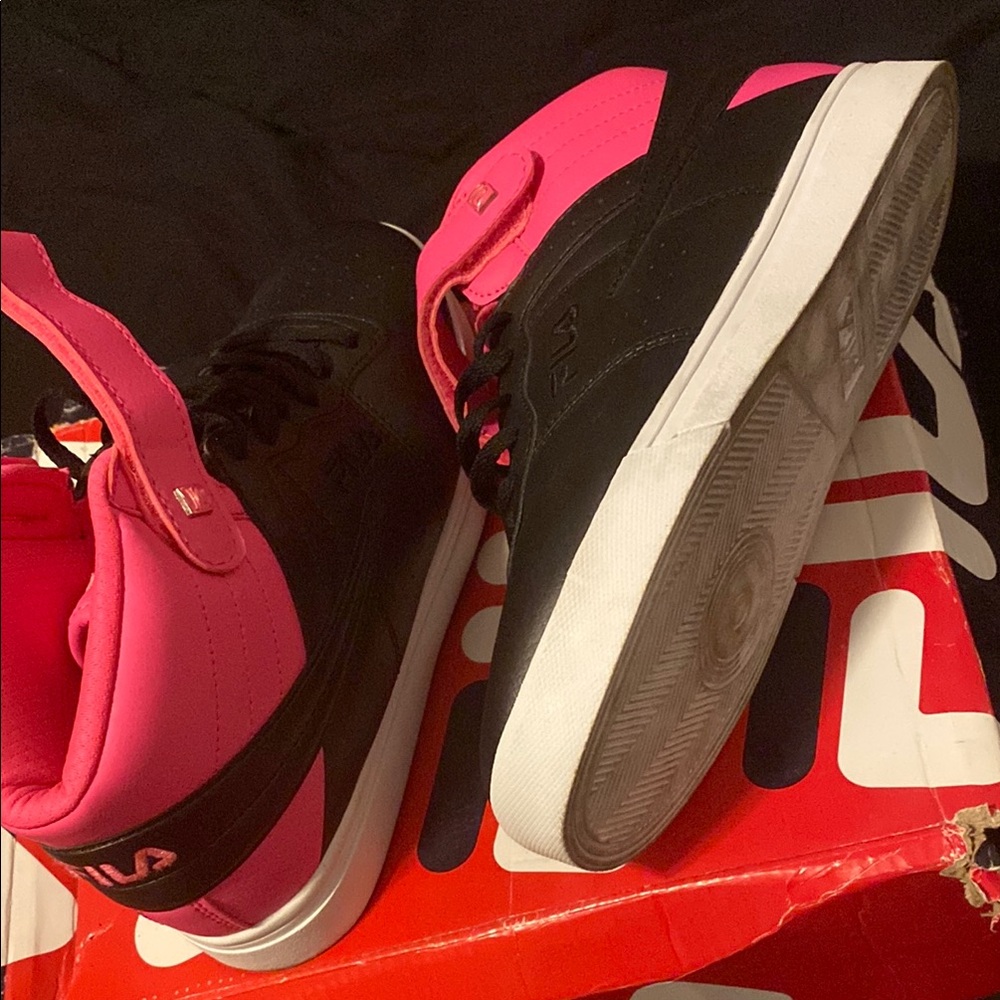 Fila Women's Black and Pink Sneakers